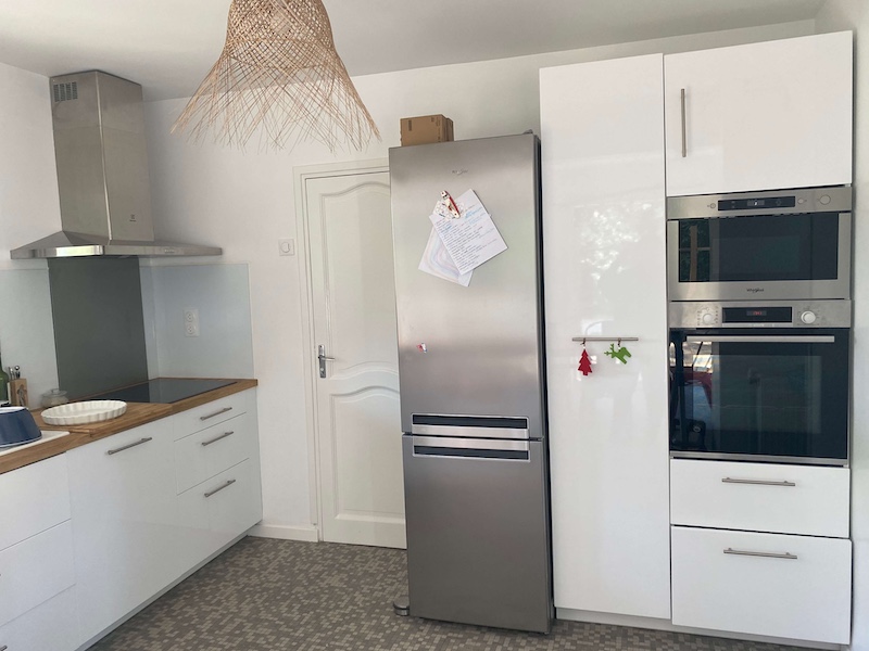 Cuisine équipée Frigo, congélateur, four et micro-onde