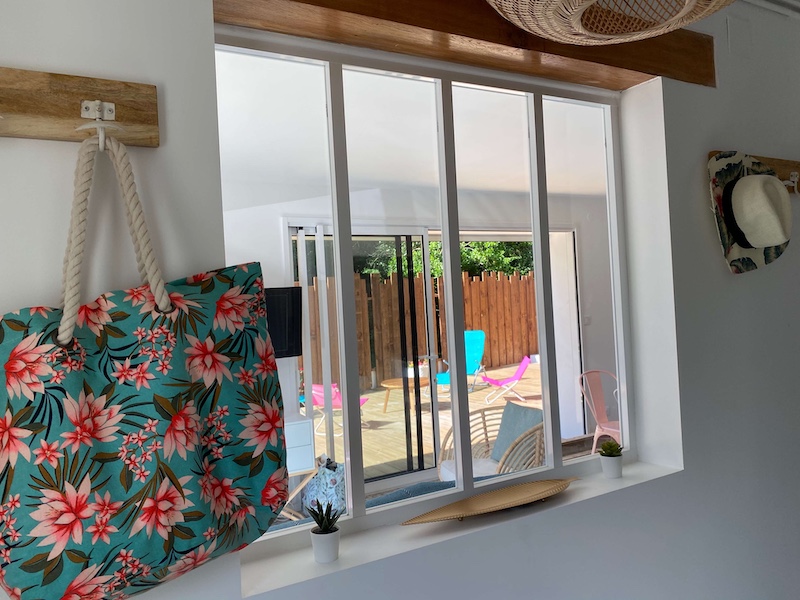 Entrée lumineuse de la maison avec verrière