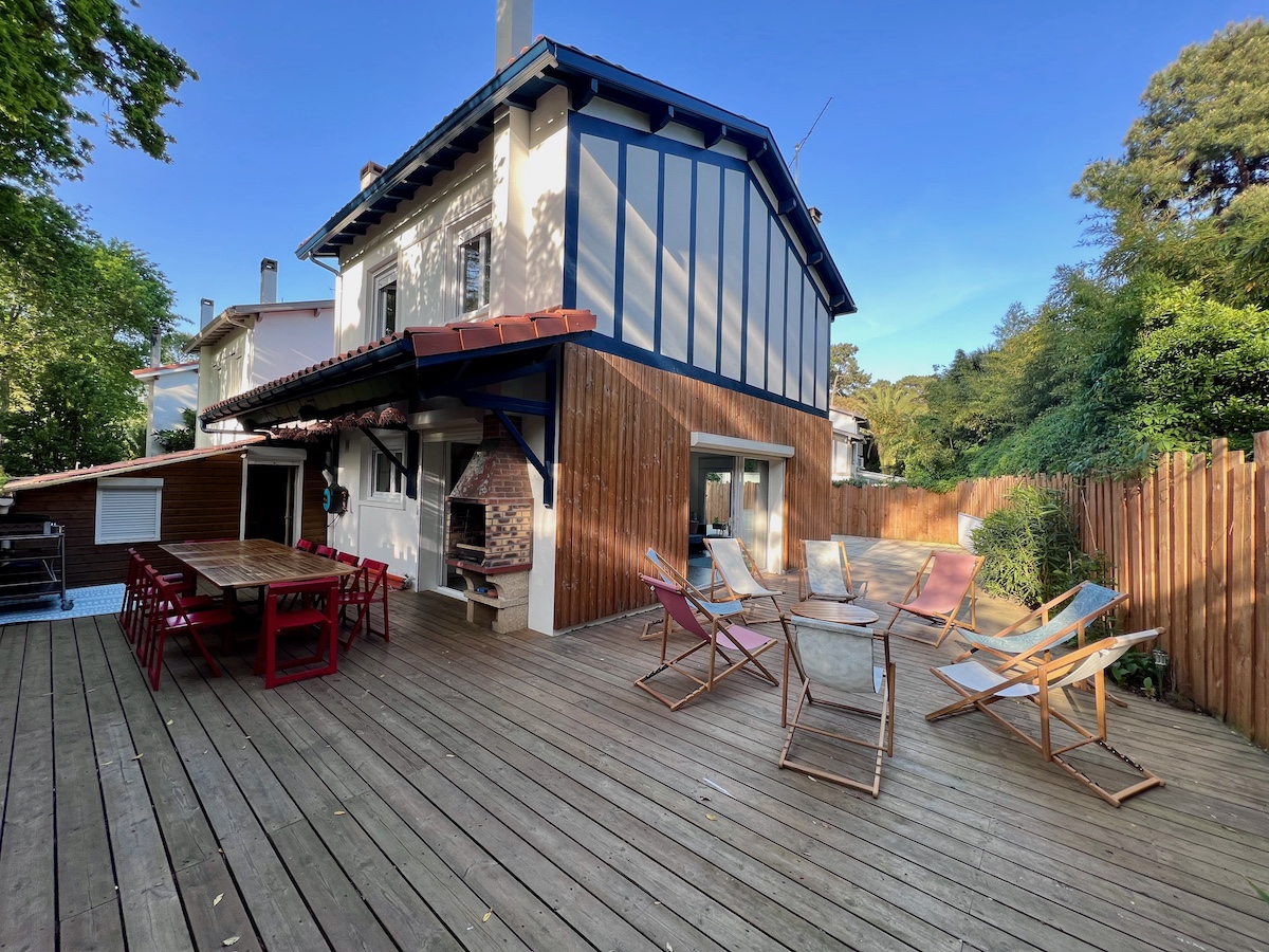Jardin clos et vaste terrasse