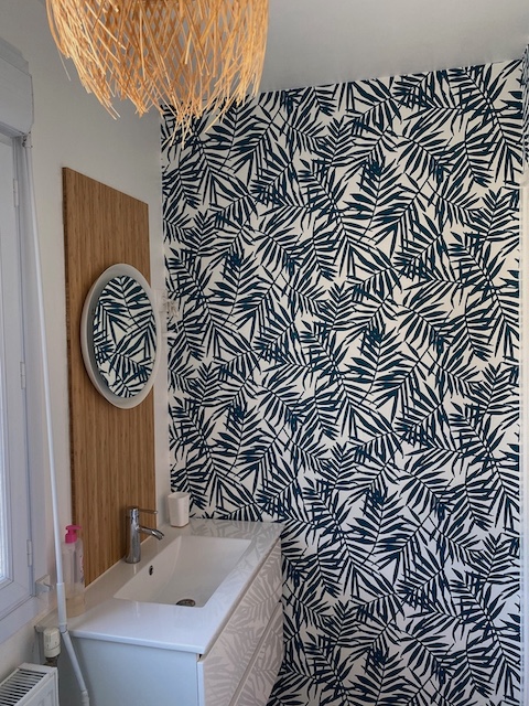 Salle de bain équipée d'une douche dimension : 90x140cm